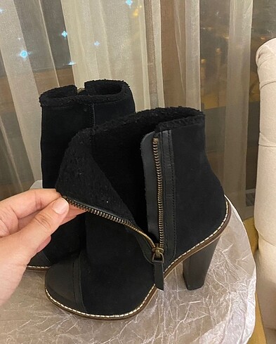 Mango Süet Önü Deri Detaylı Topuklu Bot
