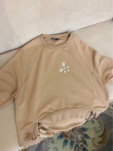Önü Taş Detaylı Sweatshirt