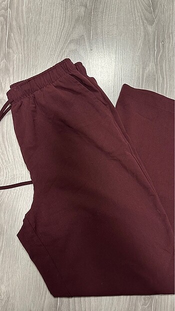 l Beden Stradivarius bordo pantolon