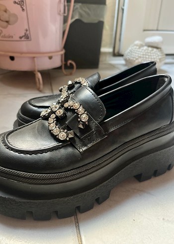35,5 Beden Siyah Yılan Desenli Tokalı Platform Loafer