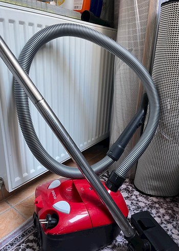 Kırmızı Bosch Elektrikli Süpürge