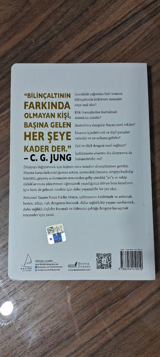 Kendinle Mutluysan Kimseyle Derdin Olmaz - Nadia Maiya - Görsel 2