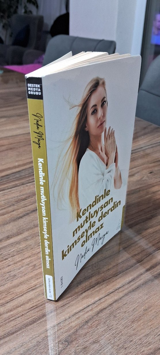 Kendinle Mutluysan Kimseyle Derdin Olmaz - Nadia Maiya - Görsel 5