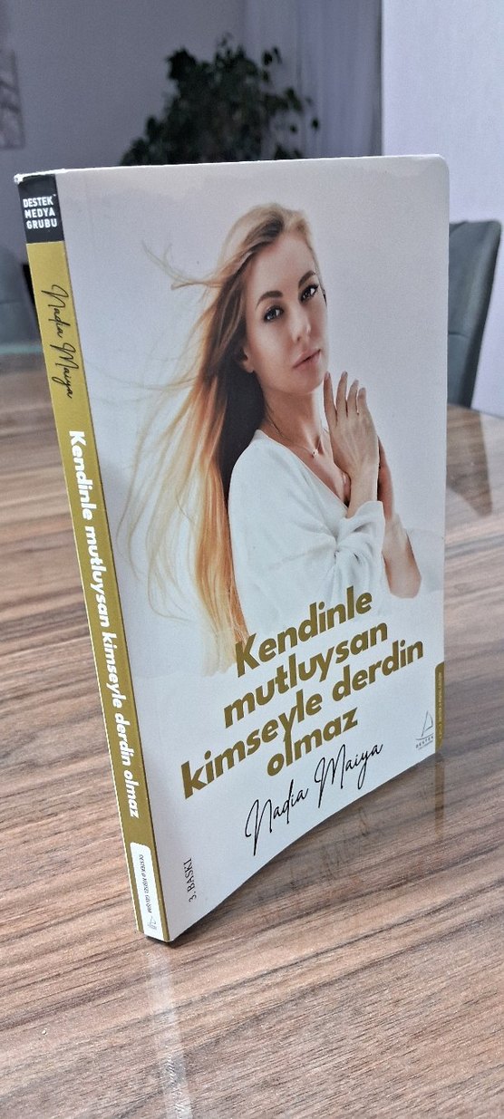Kendinle Mutluysan Kimseyle Derdin Olmaz - Nadia Maiya - Görsel 3