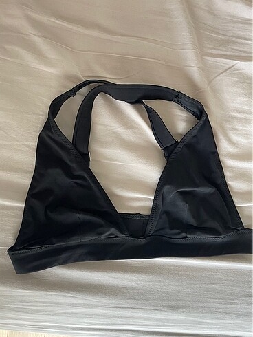 siyah üçgen bikini üstü