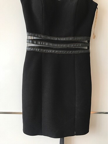 36 Beden siyah Renk Kısa tül detaylı elbise