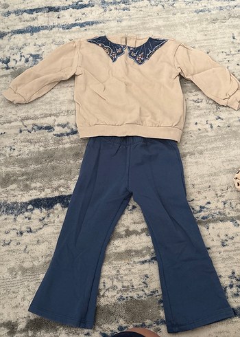 Kız Bebek krem Sweatshirt ve Mavi Pantolon Takımı