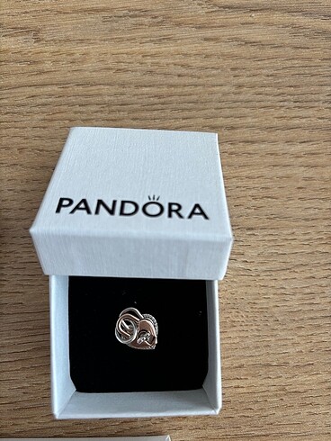 Pandora Pandora bileklik ve charmlar