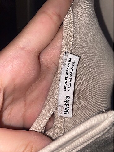 xs Beden ten rengi Renk bershka mini vücudu saran bej elbise