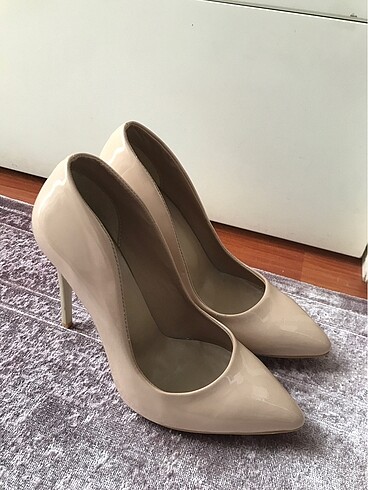 Nude stiletto