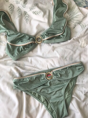 Lily and rose bikini takımı