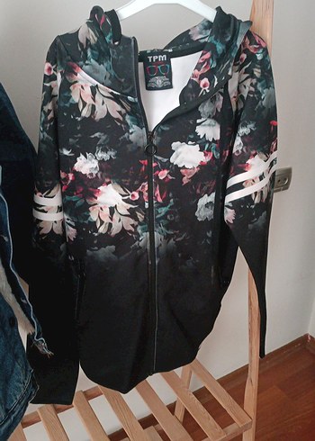 Çiçek Desenli Siyah erke Kapüşonlu Ceket - Görsel 4