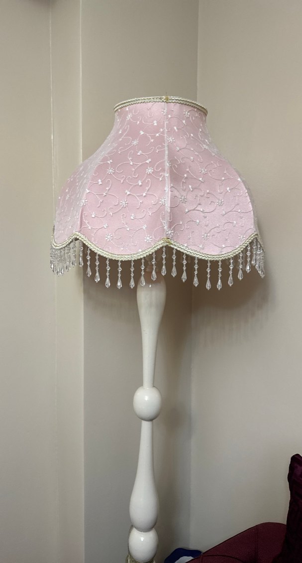 Pembe Nakışlı Pastel Abajur - Görsel 3