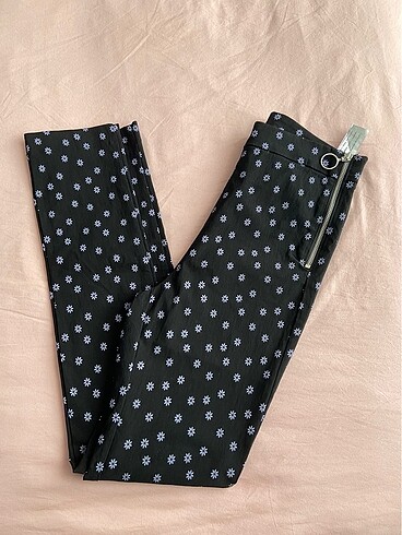 xs Beden Zara çiçekli pantolon