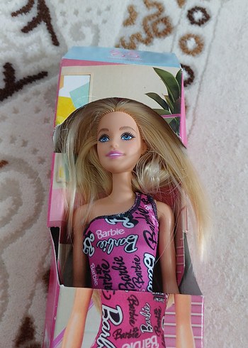 Pembe Barbie Bebek