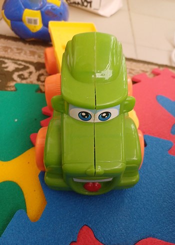 Renkli Oyuncak Kamyon