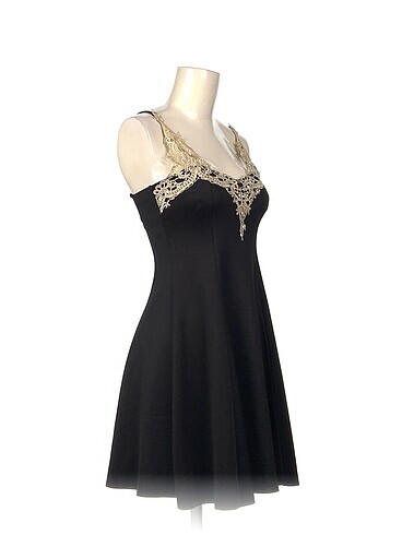 Diğer PreLoved Kısa Elbise %70 İndirimli.