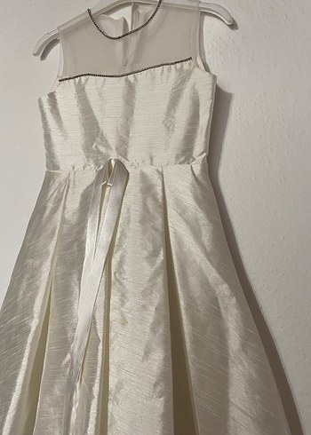 Kız Çocuk Beyaz Saten Pliseli Elbise - Görsel 2