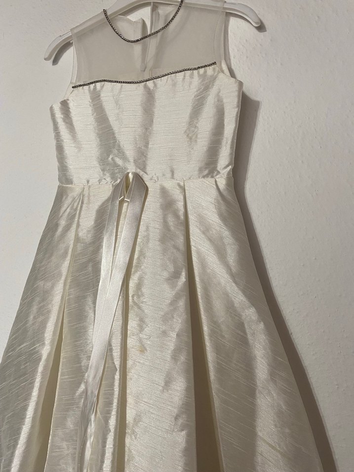 Kız Çocuk Beyaz Saten Pliseli Elbise - Görsel 2