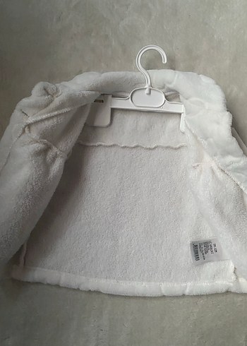 Kız Çocuk Beyaz Kürklü Düğmeli Ceket - Görsel 5