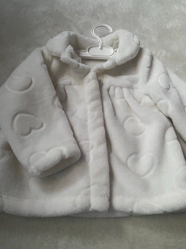 Kız Çocuk Beyaz Kürklü Düğmeli Ceket - Görsel 2