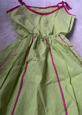 Yeşil Pilili Kolsuz Kız Elbisesi - Görsel 3