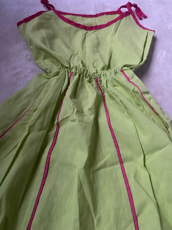 Yeşil Pilili Kolsuz Kız Elbisesi - Görsel 3