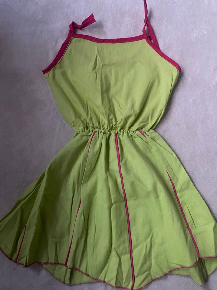 Yeşil Pilili Kolsuz Kız Elbisesi - Görsel 4