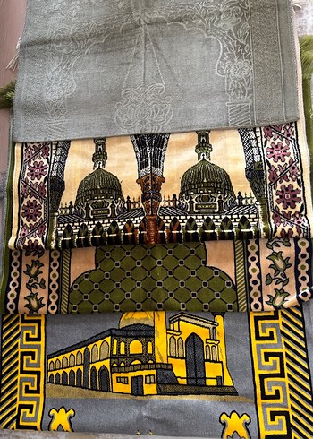 Çok Renkli Geleneksel Desenli Halılar