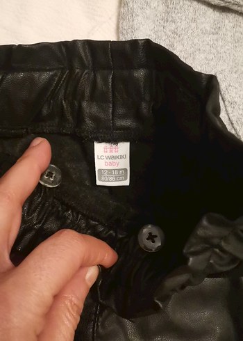 Kızlar için Siyah Deri Kemerli Dar Kesim Pantolon - Görsel 2