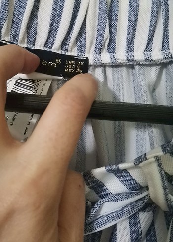 Düğmeli Beyaz Gri Çizgili Uzun Etek - Görsel 4