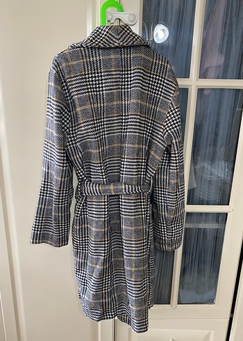 Ekose Desenli Gri Kuşaklı Kadın Kaban - Görsel 3