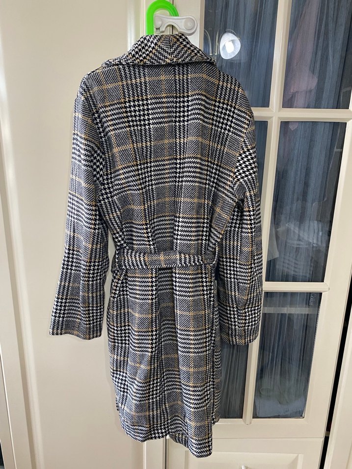 Ekose Desenli Gri Kuşaklı Kadın Kaban - Görsel 3