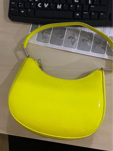Pull and Bear Sarı neon çanta