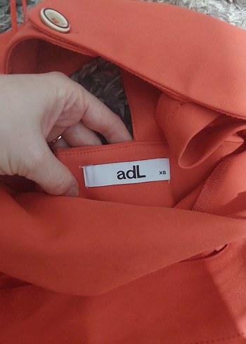 Adl marka pastel turuncu renkte mini elbise - Görsel 4