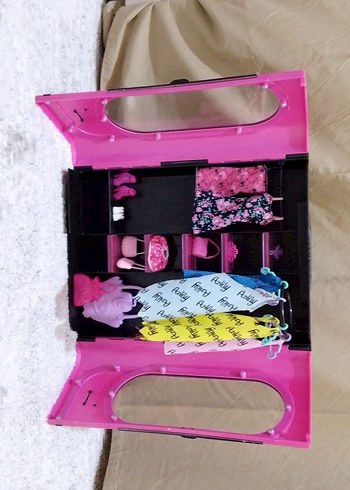 Pembe gardolap