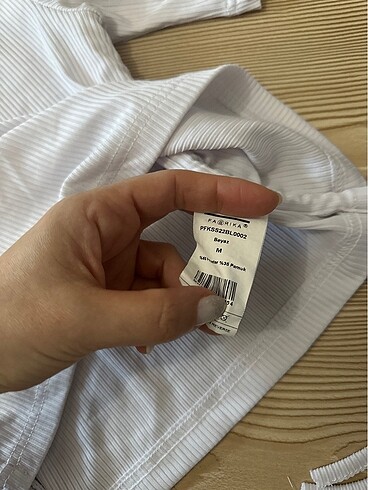 m Beden beyaz Renk Fabrika crop