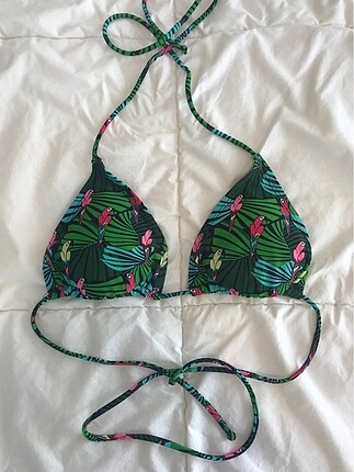Tropikal desenli bikini üstü
