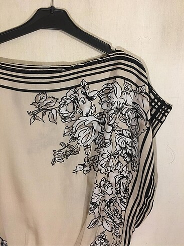 American Vintage Lacivert ekru kayık yaka çiçekli bluz