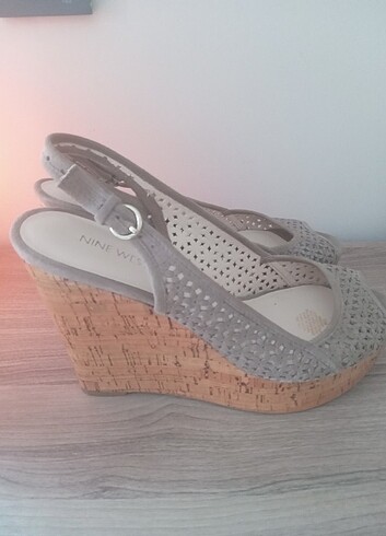 Nine West Dolgu Topuklu Sandalet Ayakkabı