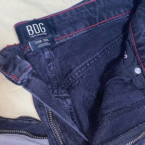 30 Beden BDG Yandan Fermuarlı Baggy Jean