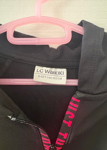 LC Waikiki Kız Çocuk Siyah Kapüşonlu Fermuarlı Ceket