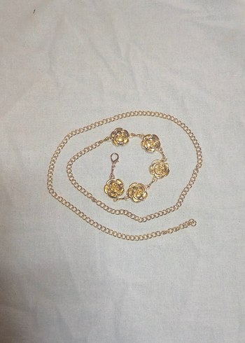 Altın Renkli Çiçek Detaylı Zincir Kemer - Görsel 3