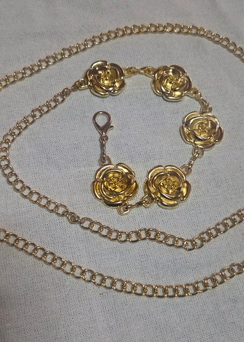 Altın Renkli Çiçek Detaylı Zincir Kemer - Görsel 4