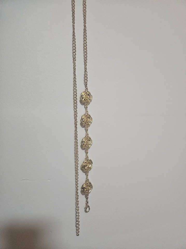 Altın Renkli Çiçek Detaylı Zincir Kemer - Görsel 5