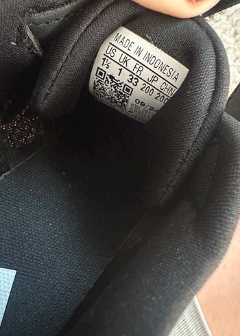 33 Beden Adidas Erkek Çocuk Siyah Spor Ayakkabı