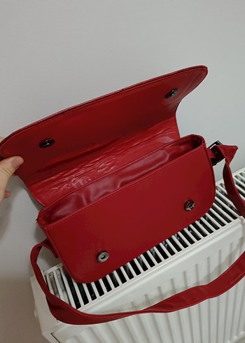 Kırmızı Deri Yılan Desenli Kadın Çanta - Görsel 3