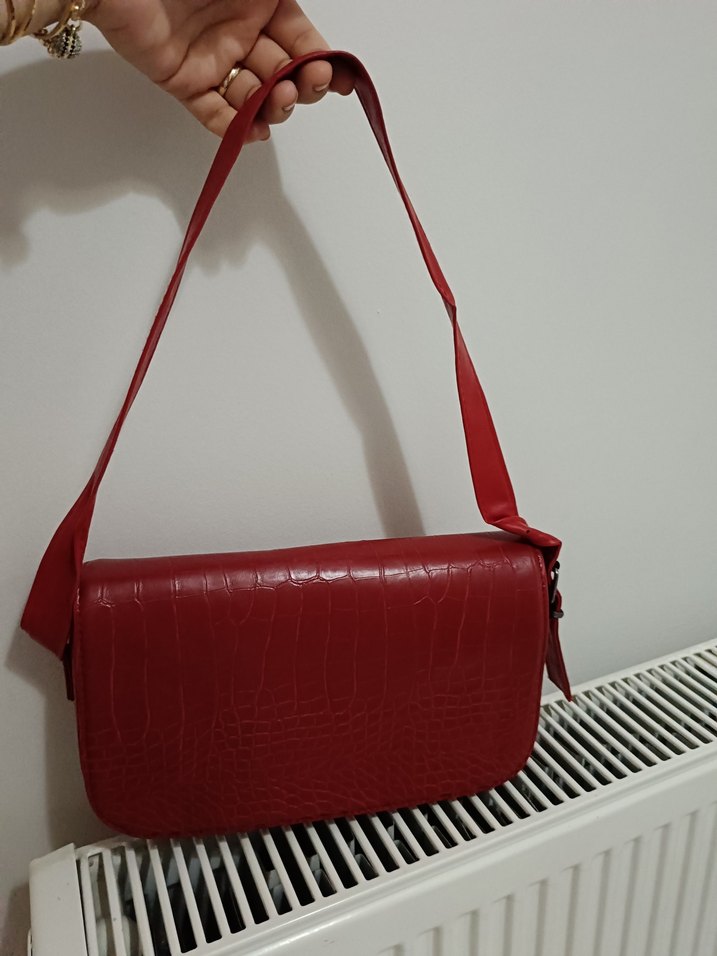 Kırmızı Deri Yılan Desenli Kadın Çanta - Görsel 2