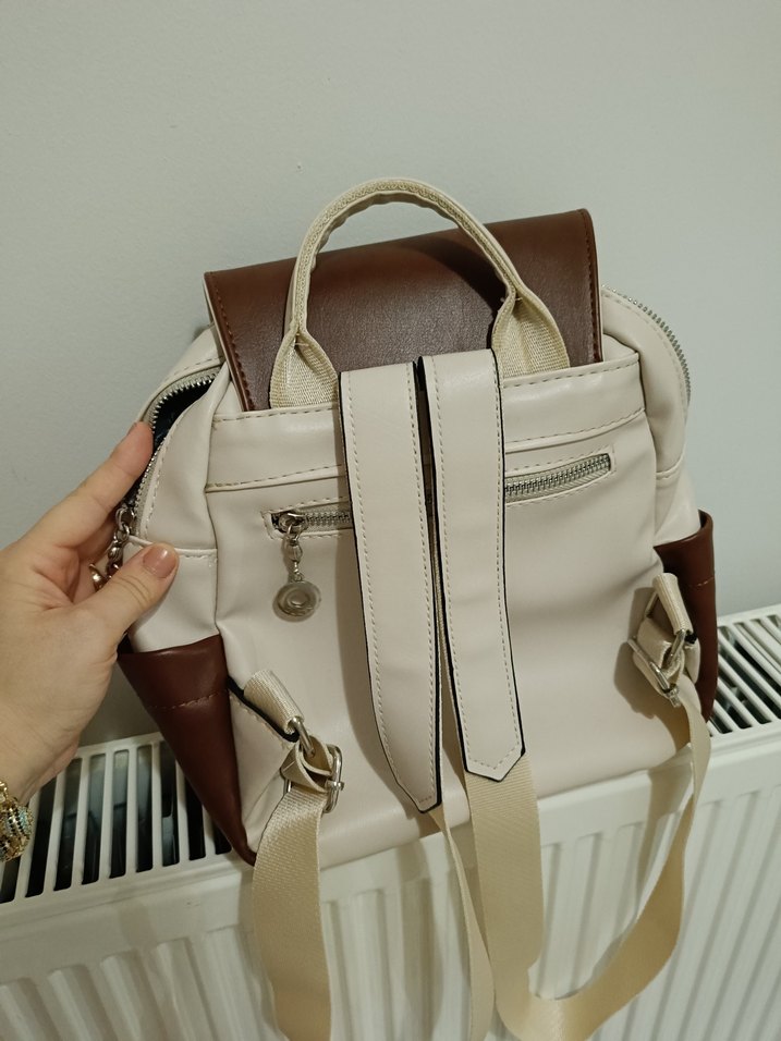 Guess Beyaz Deri Kadın Sırt Çantası - Görsel 2