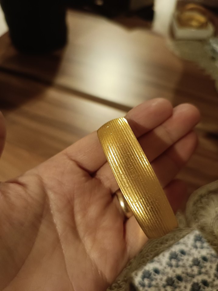 Katlı Detaylı Parlak Altın Bilezik - Görsel 2